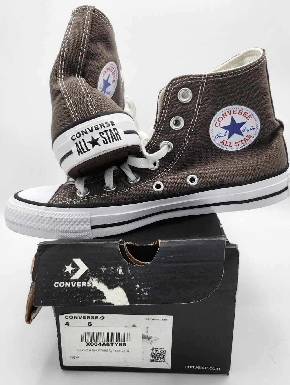 Converse All Stars Chuck Taylor High Top Sneakers - Size 4 Men/6 Women / NIB